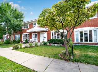 8939 Robin Dr APT C, Des Plaines, IL