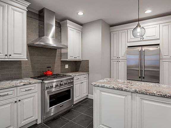 4th image of 3121 Fairmount Blvd