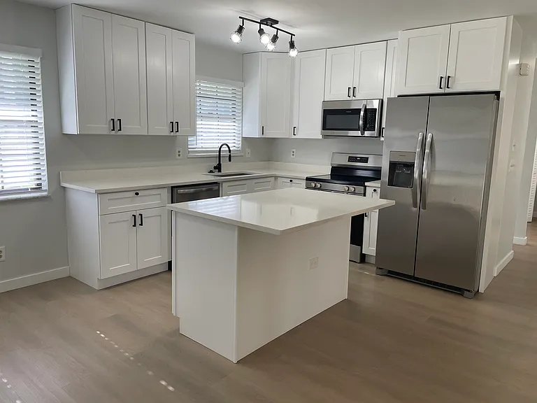 2546 Granada Ave #B — Photo 1