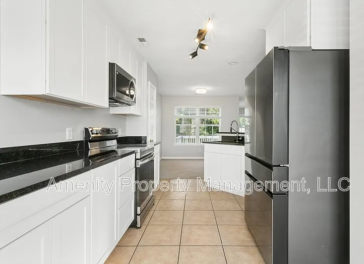 321 Warwick Landing Pkwy — Photo 9