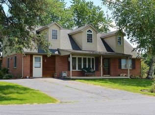 37 Amanda Ave, Leola, PA 17540