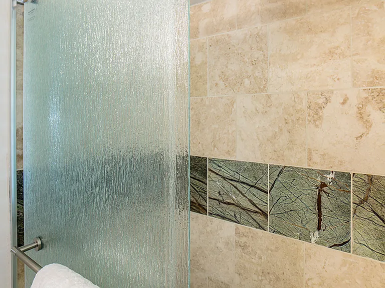 Waikiki Walina Apartments shower