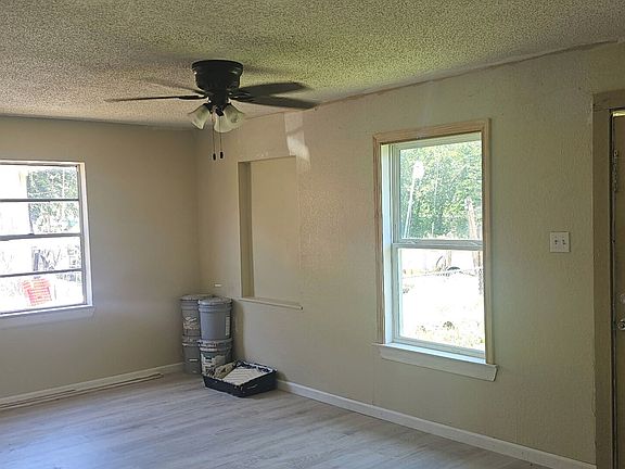 3rd image of 907 Hough