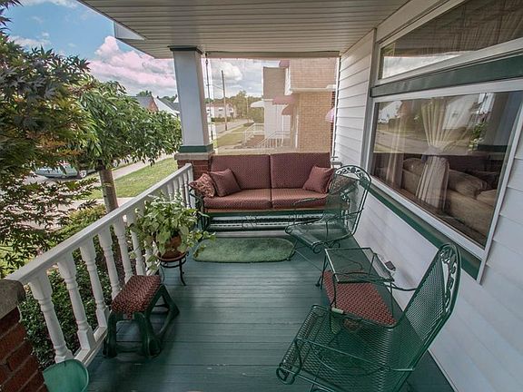 3rd image of 10720 Vernon Ave