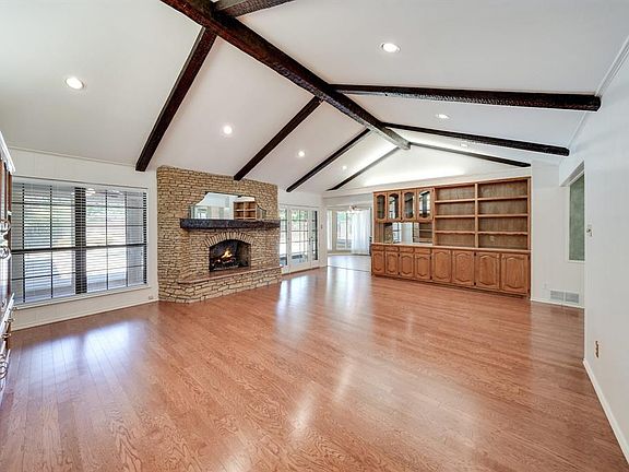 4th image of 17 Greenbriar St