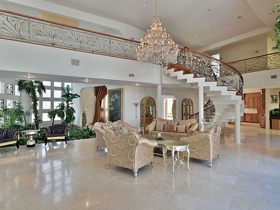 FABULOUS, APPEALING SPACE !