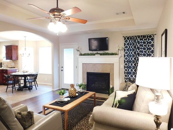 3rd image of 802 E Lauren Ln