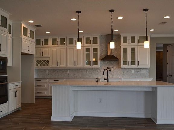 5th image of 15819 Emerald Pointe Dr