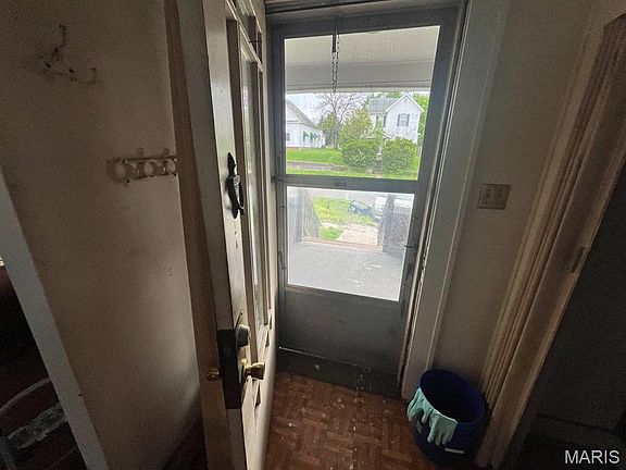 3rd image of 825 W Reed St