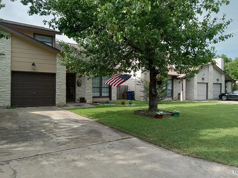 8802 Clearbrook Trl — Photo 2