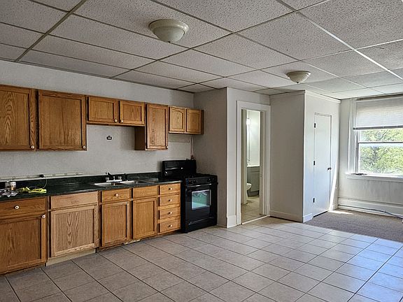 4th image of 312 Sycamore St #14