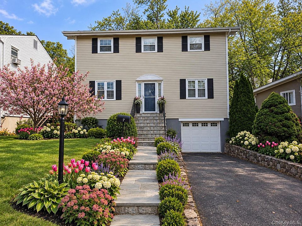 1st image of 7 Bradshaw Drive