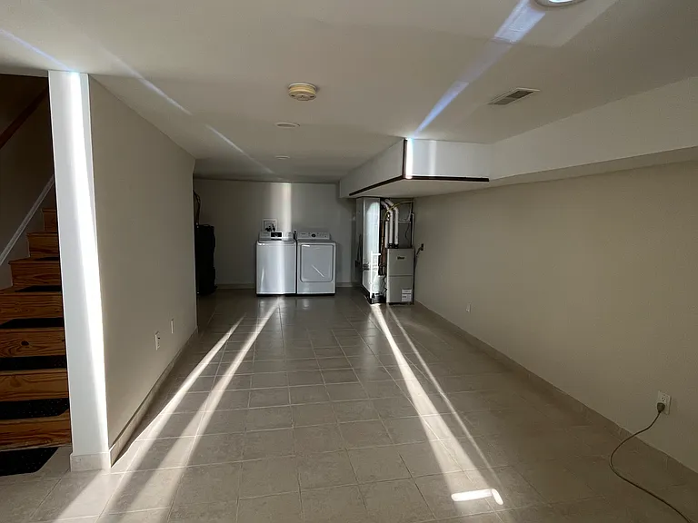 115 W Allen St — Photo 18