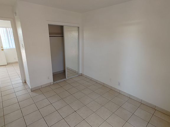 3rd image of 1111 Amherst Dr SE #10