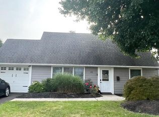 46 Cardinal Rd, Levittown, PA 19057