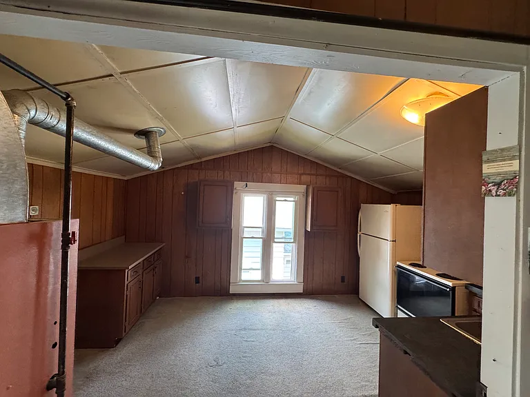 216 N Capital Ave — Photo 14