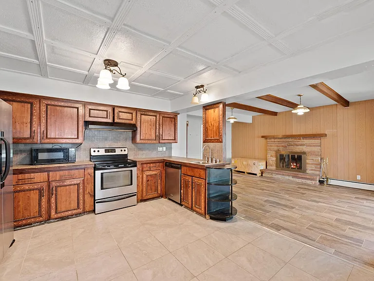 905 W 6th Ave — Photo 16