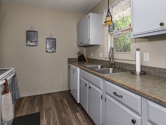 5th image of 79 McDougall Dr