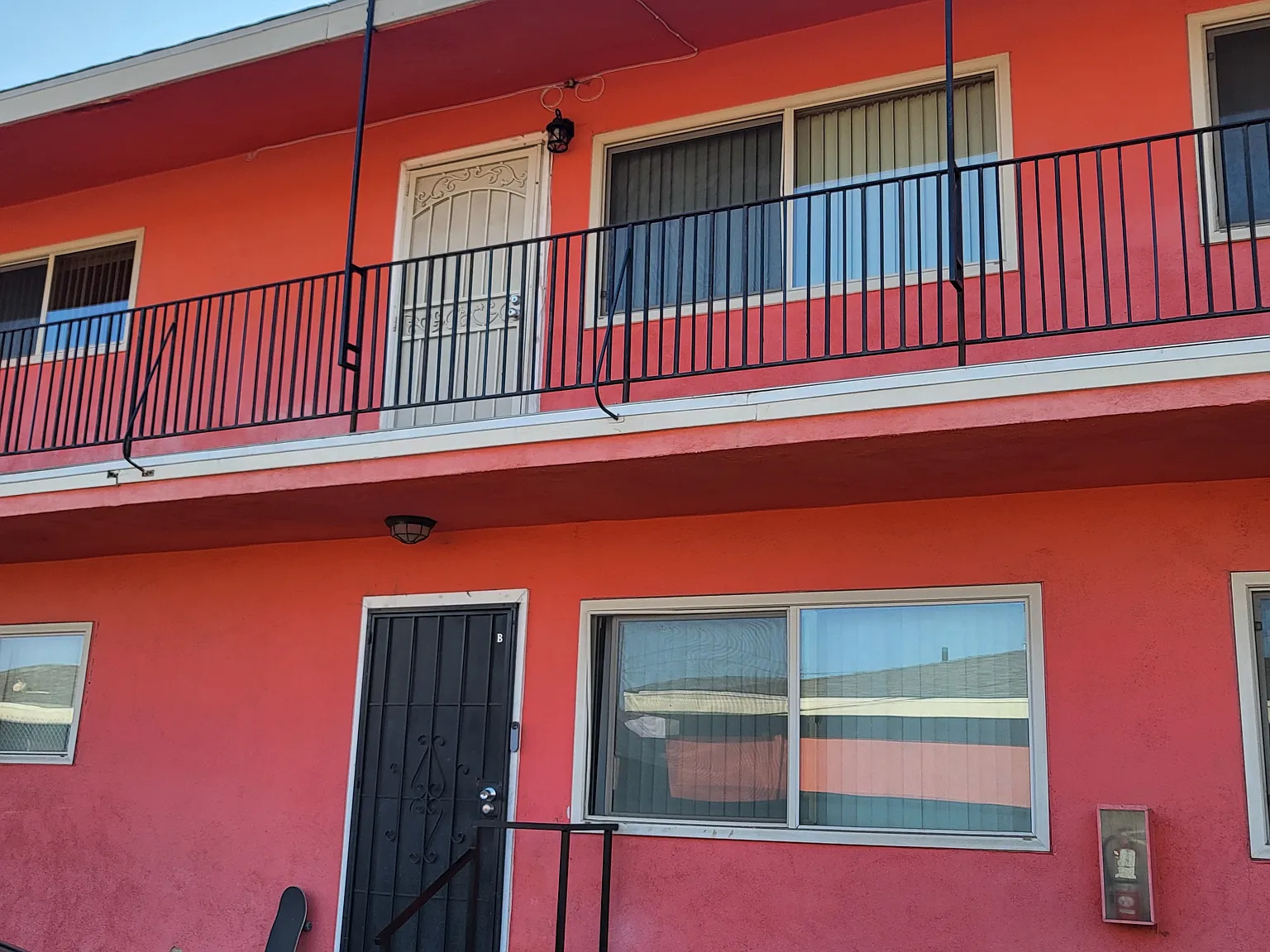 2 bed, 650 sqft, $2,300 — Photo 2