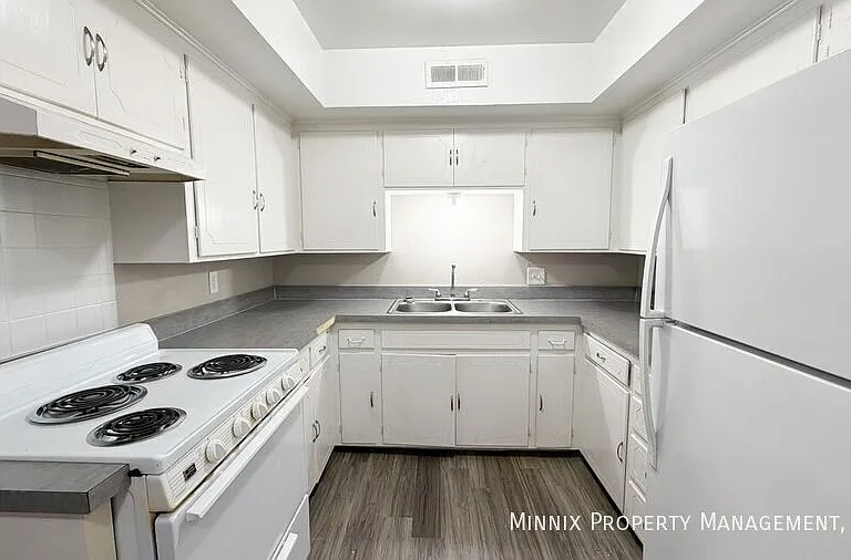 2010 Avenue S #1 — Photo 3