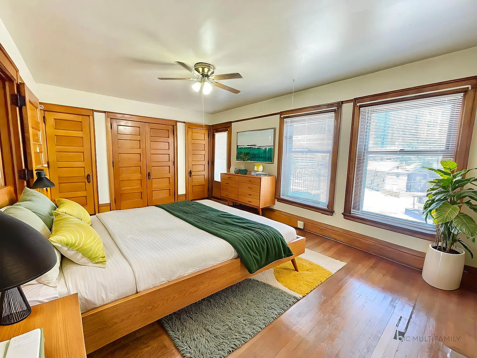 Cross Apartments — Photo 4