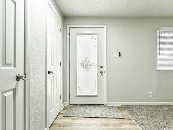 4th image of 1516 Wellington Ave