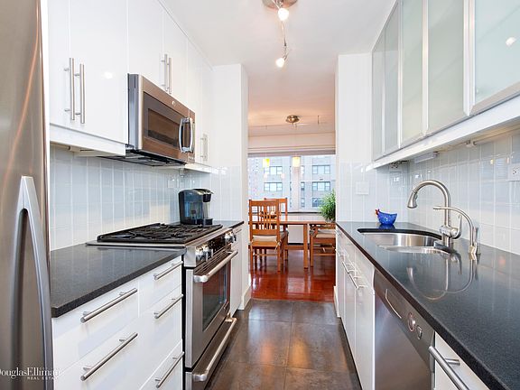 3rd image of 75 E End Ave APT 10-G