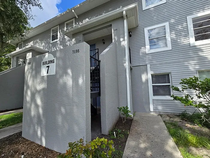 2 bed, 1.0 bath, 504 sqft, $1,100 — Photo 2