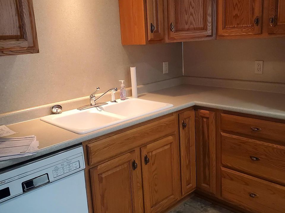 Kitchen with dishwasher