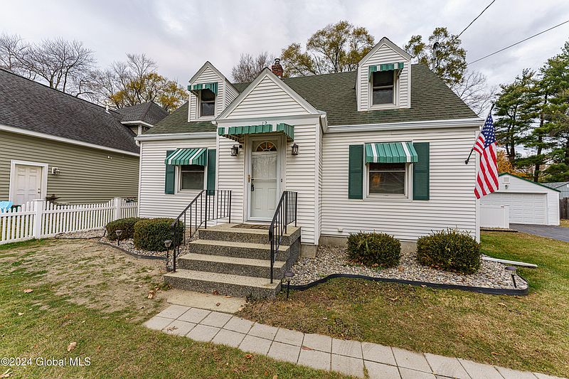 4th image of 12 Delafield Drive