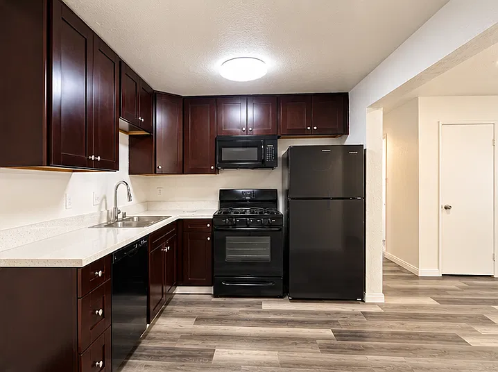 2 bed, 825 sqft, $2,145 — Photo 2