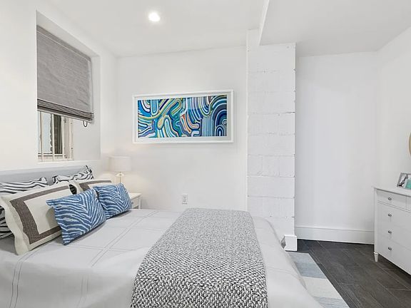 4th image of 203 E 33rd St APT 3