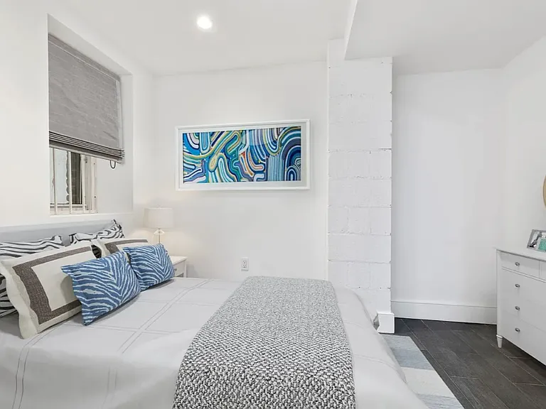 203 E 33rd St #3 — Photo 4