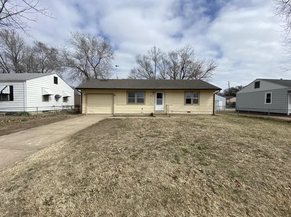877 Windsor Dr, Salina, KS 67401