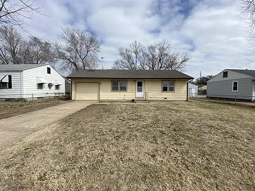 877 Windsor Dr Photo 1