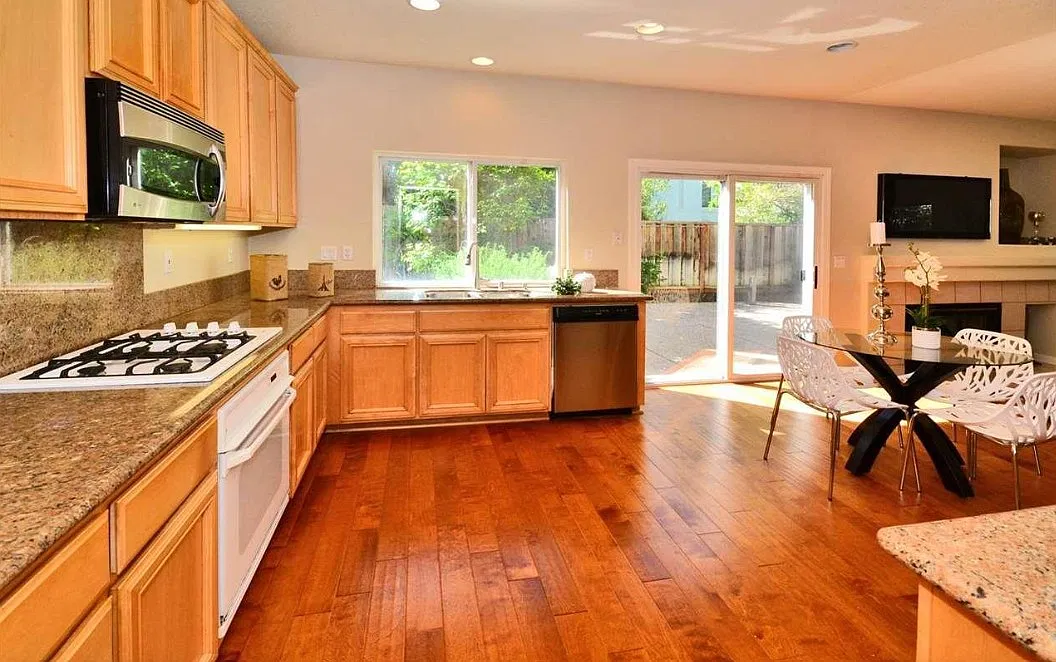 4 bed, 2059 sqft, $4,750 — Photo 4