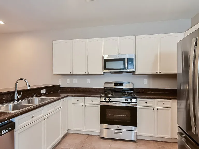 10569 Hamdem Ave — Photo 7