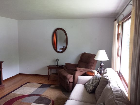 3rd image of 307 Bel Aire St