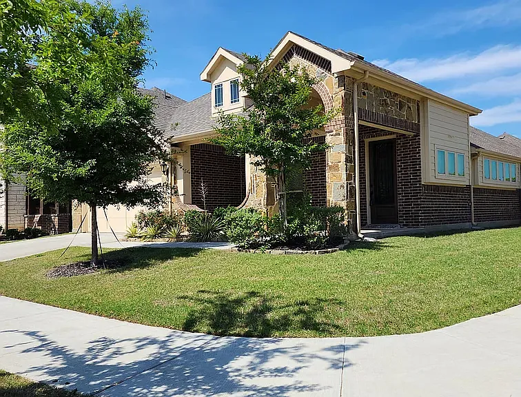 7512 Windy Meadow Dr — Photo 1