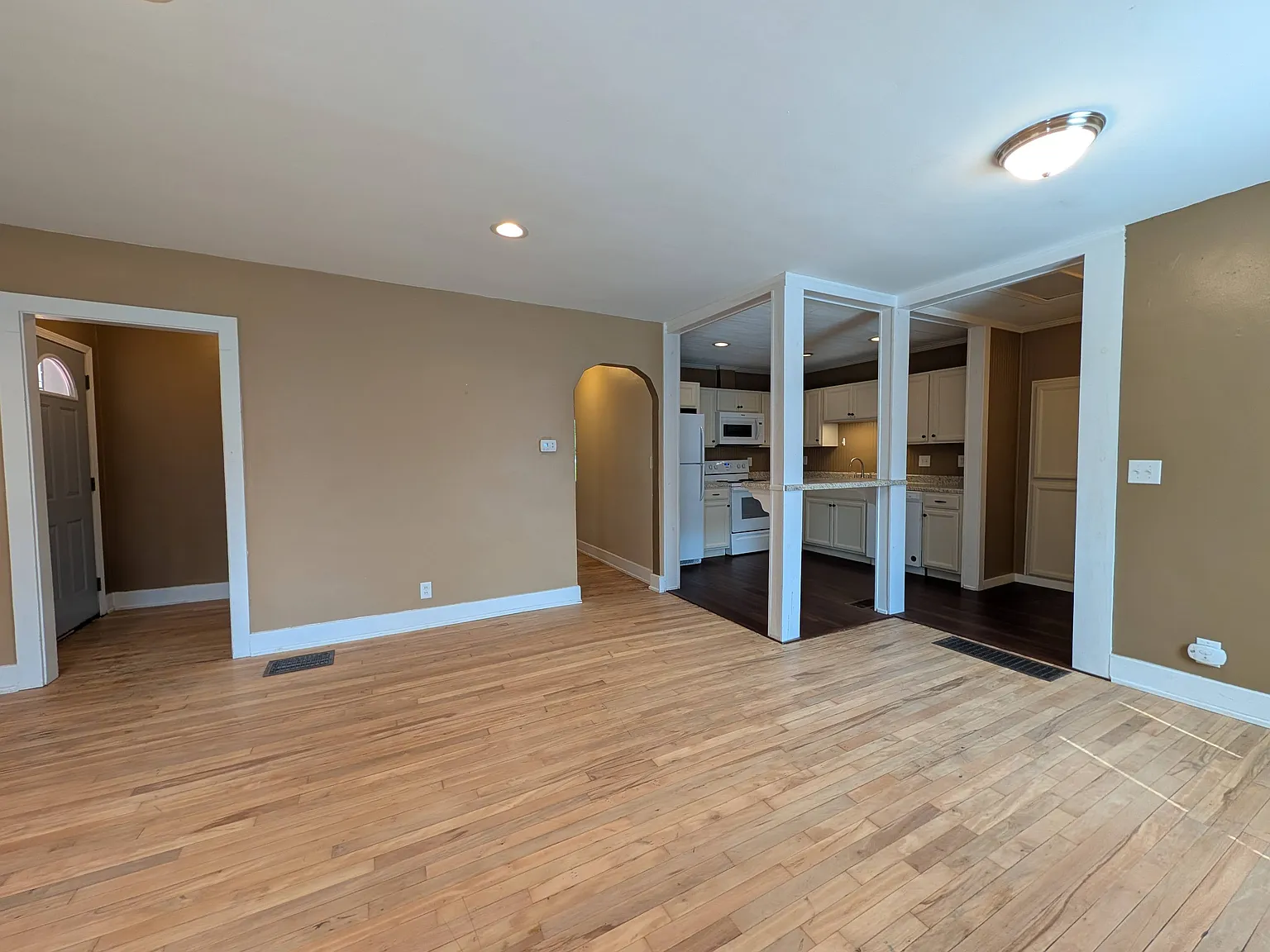 4 bed, $3,980 — Photo 3