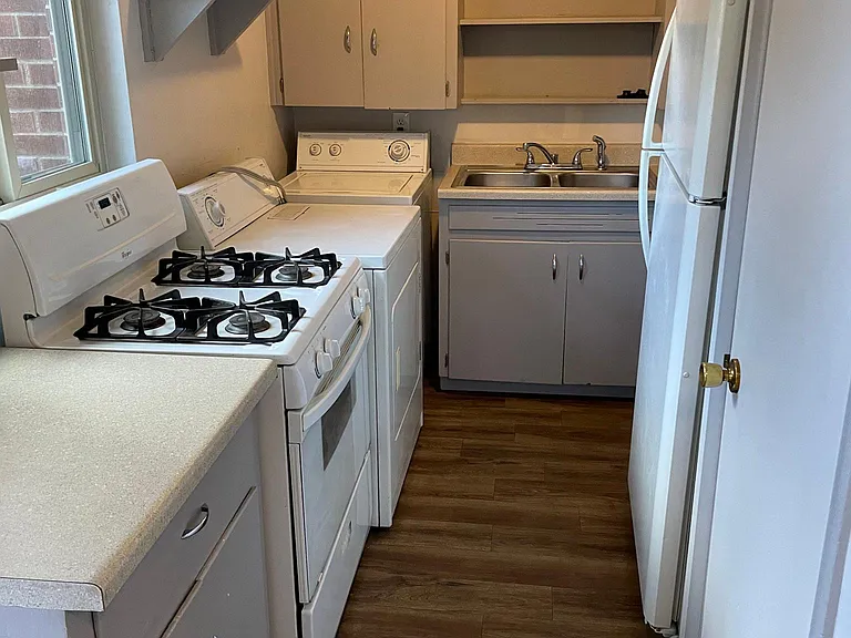 1589 N Utica St — Photo 9
