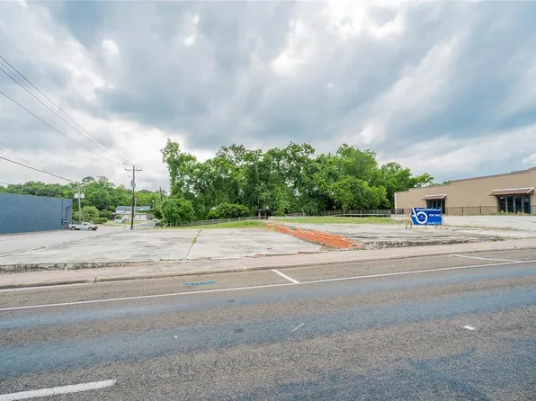 1224 Sam Houston Ave, Huntsville, TX 77340