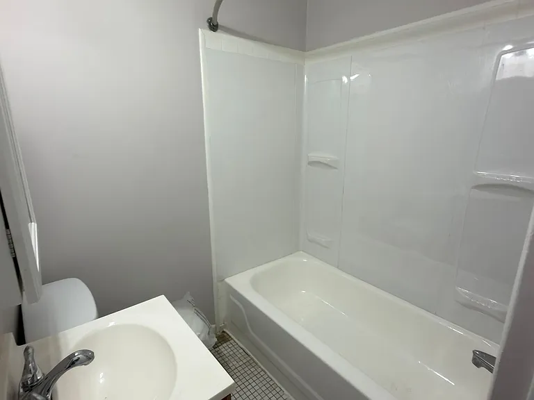 196 N Goodman St — Photo 12