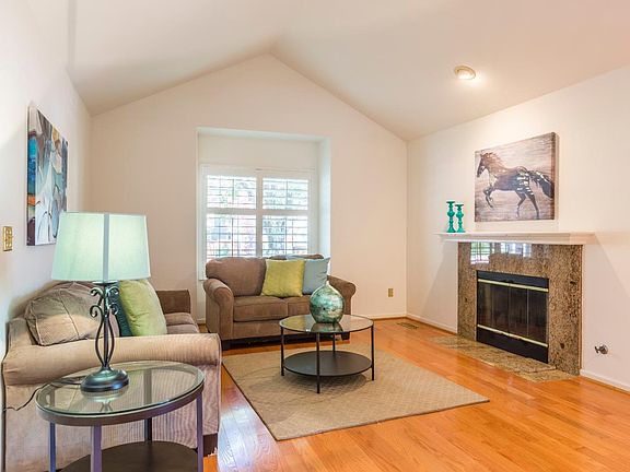 4th image of 17990 Hillwood Ln