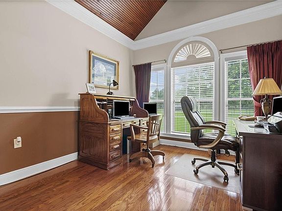 5th image of 9756 Malbis Ln