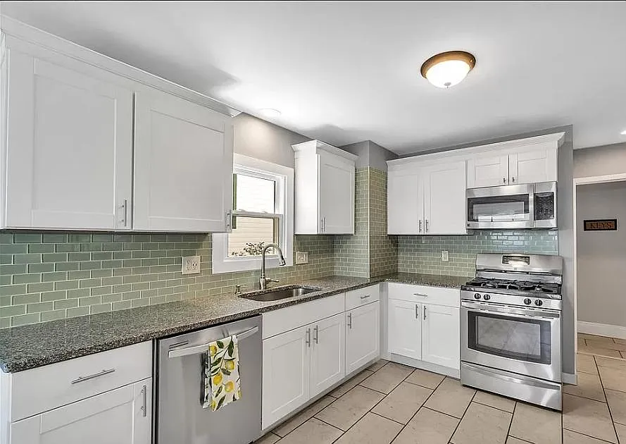 4 bed, 1756 sqft, $2,875 — Photo 2