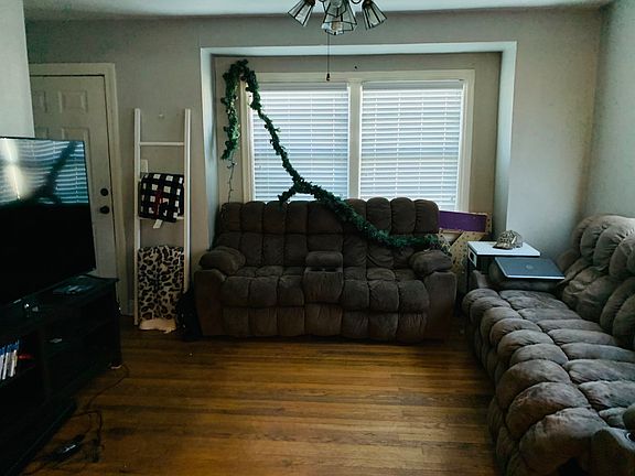 4th image of 816 Olive St