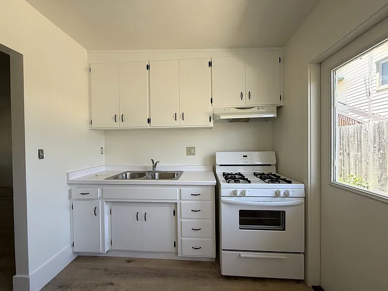 125 S L St — Photo 7