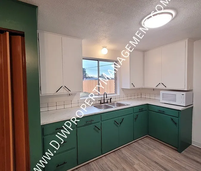 211 Owyhee Ave — Photo 7