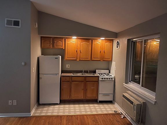 4th image of 2448 W Kilbourn Ave #14